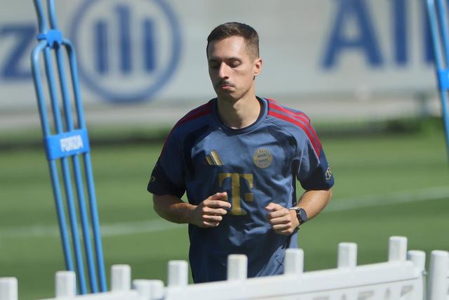Bryan Zaragoza tem treinado à parte no Bayern