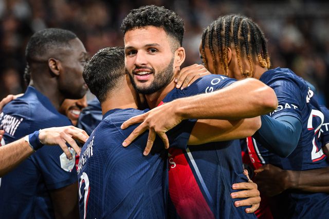 Gonçalo Ramos bisa, Mbappé lesiona-se e PSG goleia