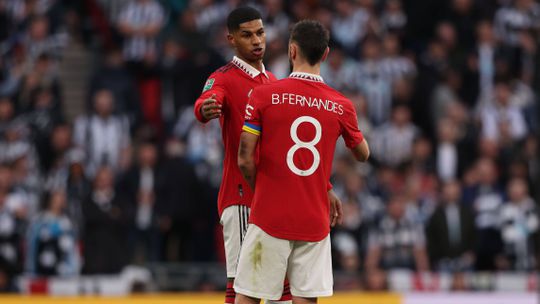 Rashford teve acidente após jogo com Burnley e Bruno Fernandes parou para ajudar