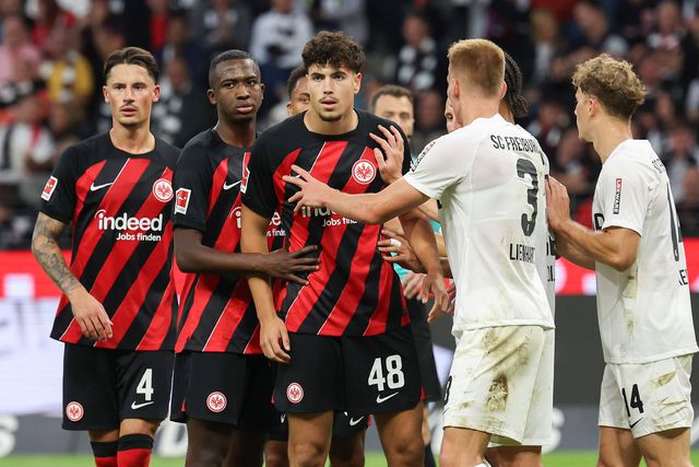 Aurélio Buta titular no nulo do Eintracht diante do Friburgo
