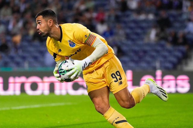 Diogo Costa revela «orgulho imenso» por usar a braçadeira de capitão do FC Porto