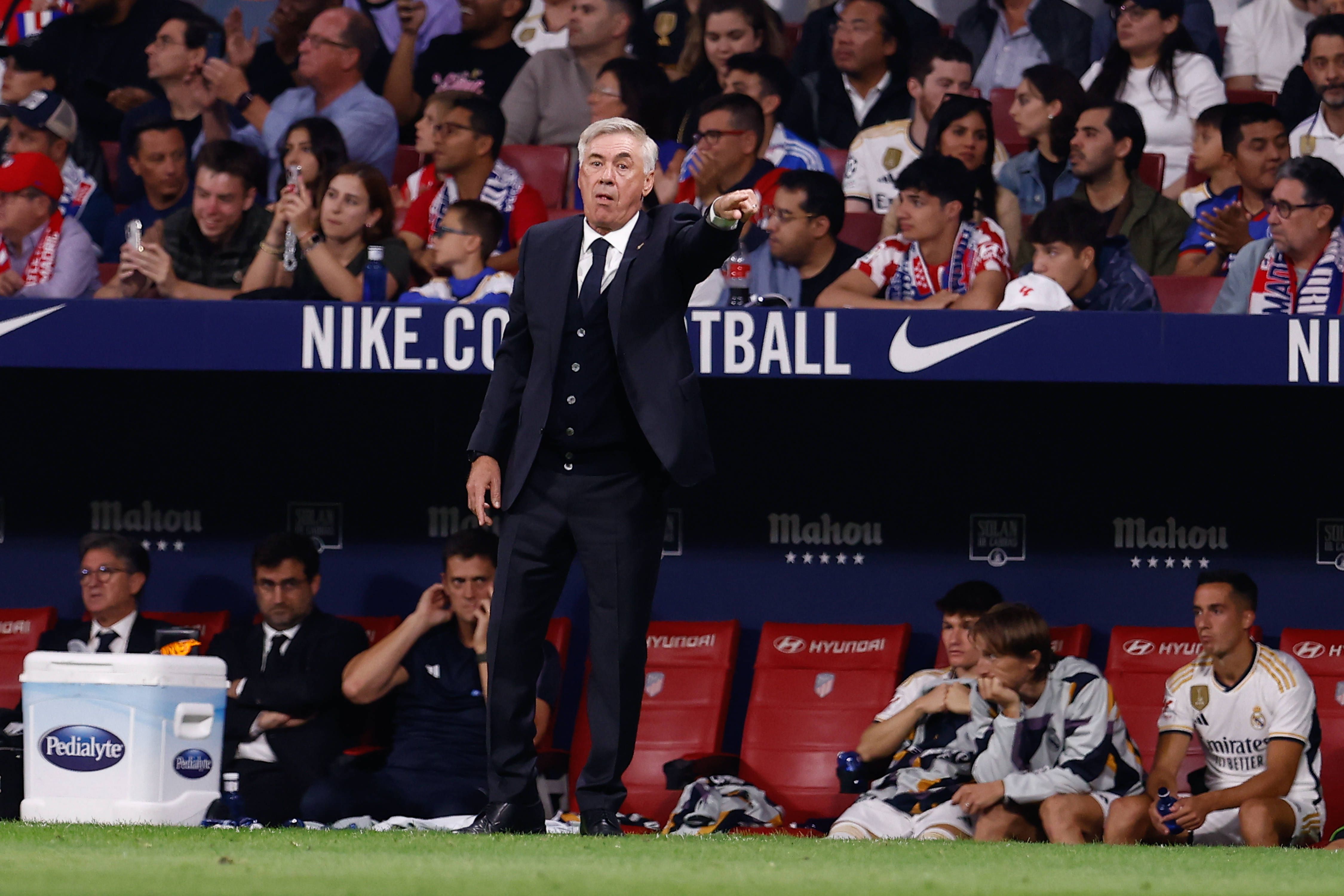 Ancelotti: «Não é verdade que não me atrevo a sentar Modric e Kroos»