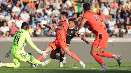 Vitória ficará feliz com um sorriso... 'amarelo'