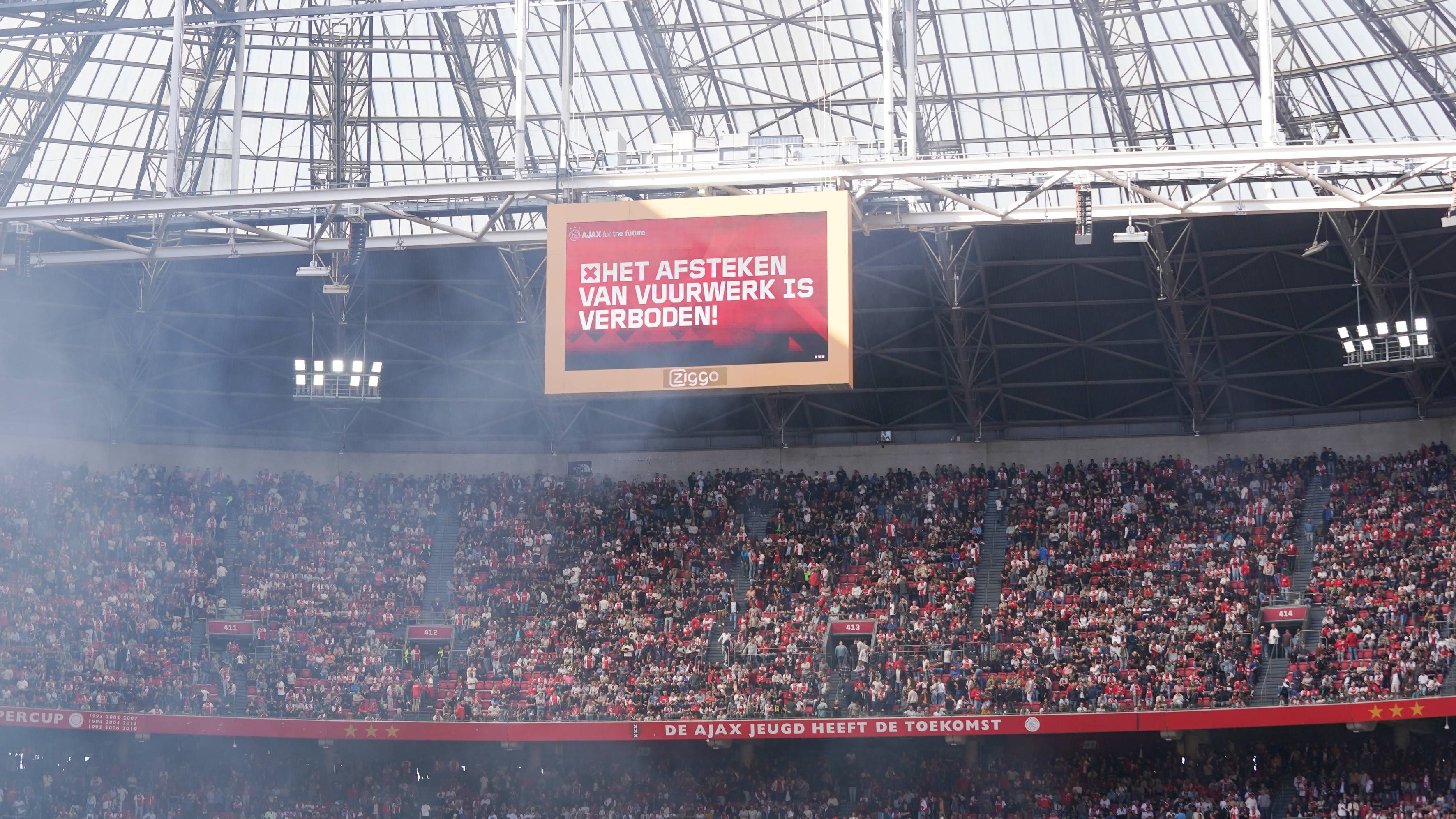 Ajax-Feyenoord suspenso com os de Roterdão a vencer por 3-0