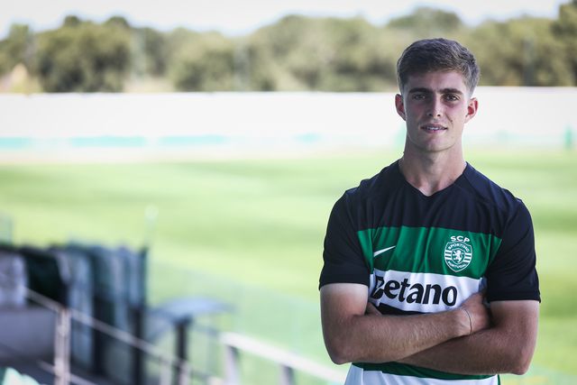 Foi convocado para a Champions e agora renovou no Sporting