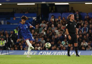 VÍDEO: livre direto de João Félix resulta no terceiro golo do Chelsea