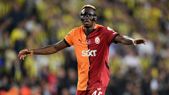 Galatasaray garante Osimhen até ao final da época