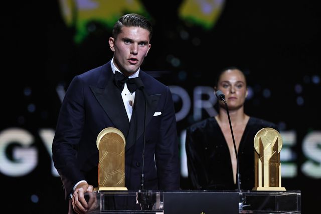 Viktor Gyokeres em discurso após vencer o Troféu Gerd Muller