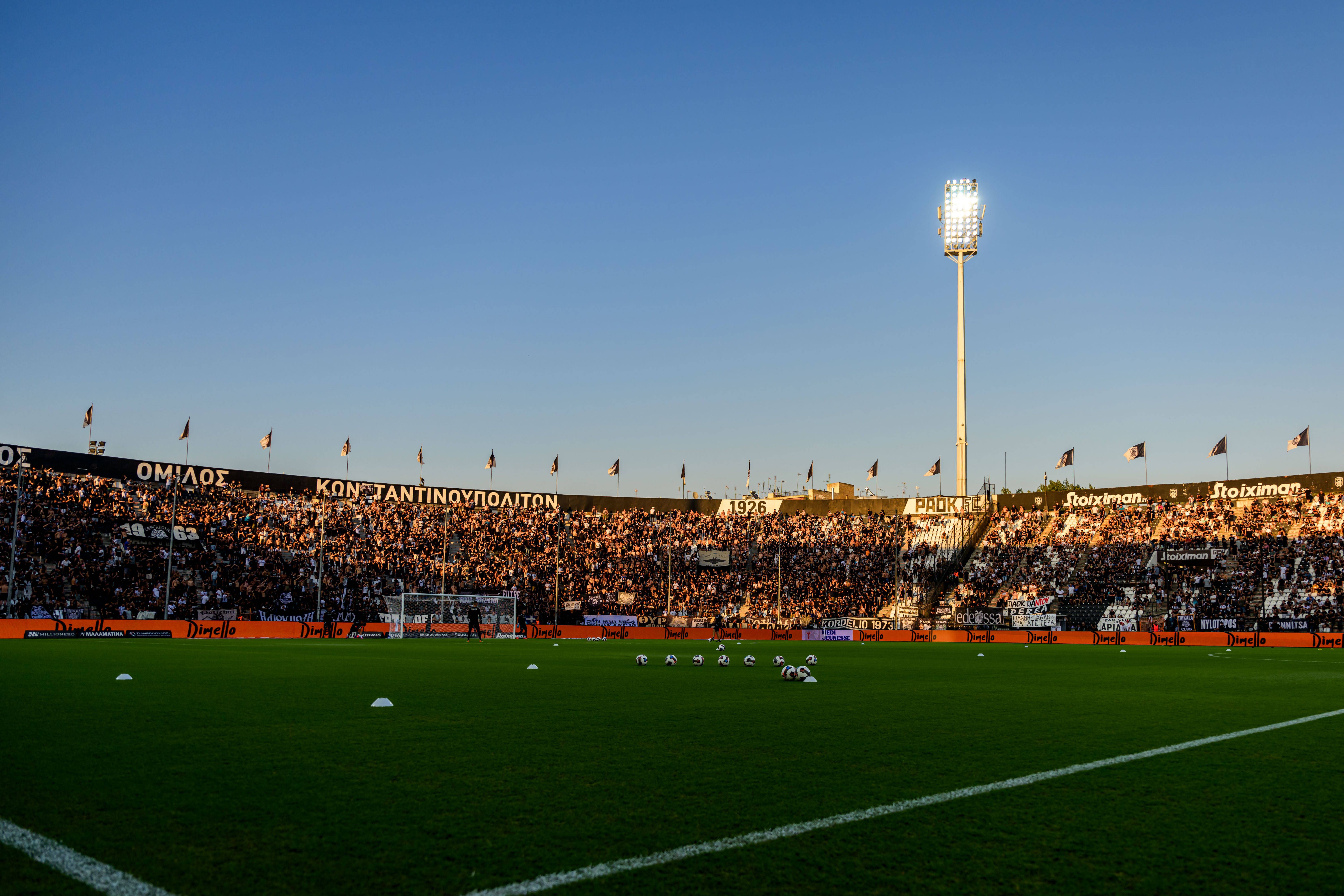 Estádio Toumba, em Salónica, casa do PAOK: 28700 espectadores