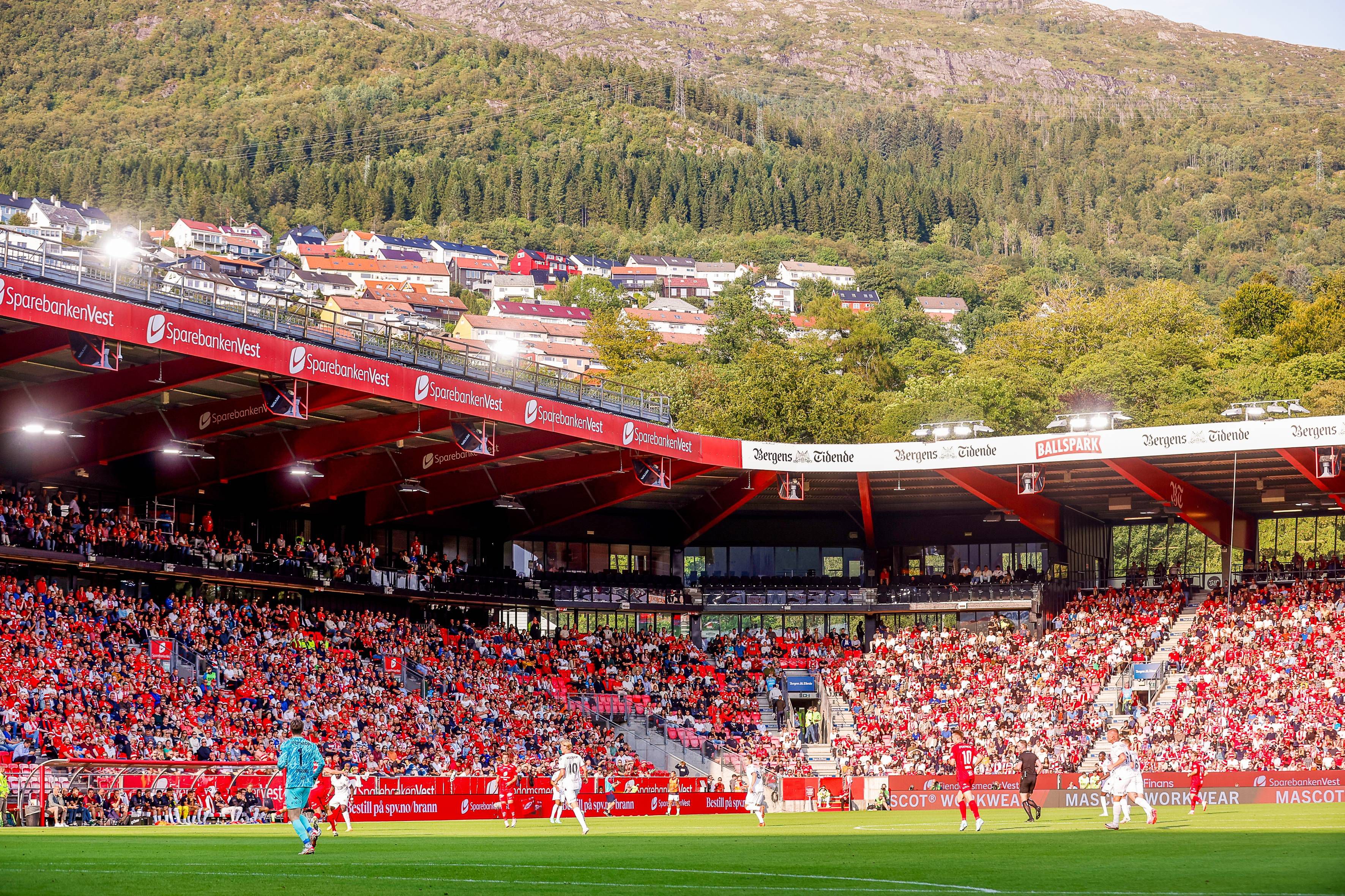Brann Stadion, em Bergen: 17500 espectadores