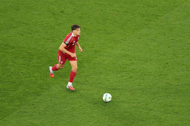 Mais azar era impossível: sofre rotura de ligamentos na estreia pelo Liverpool