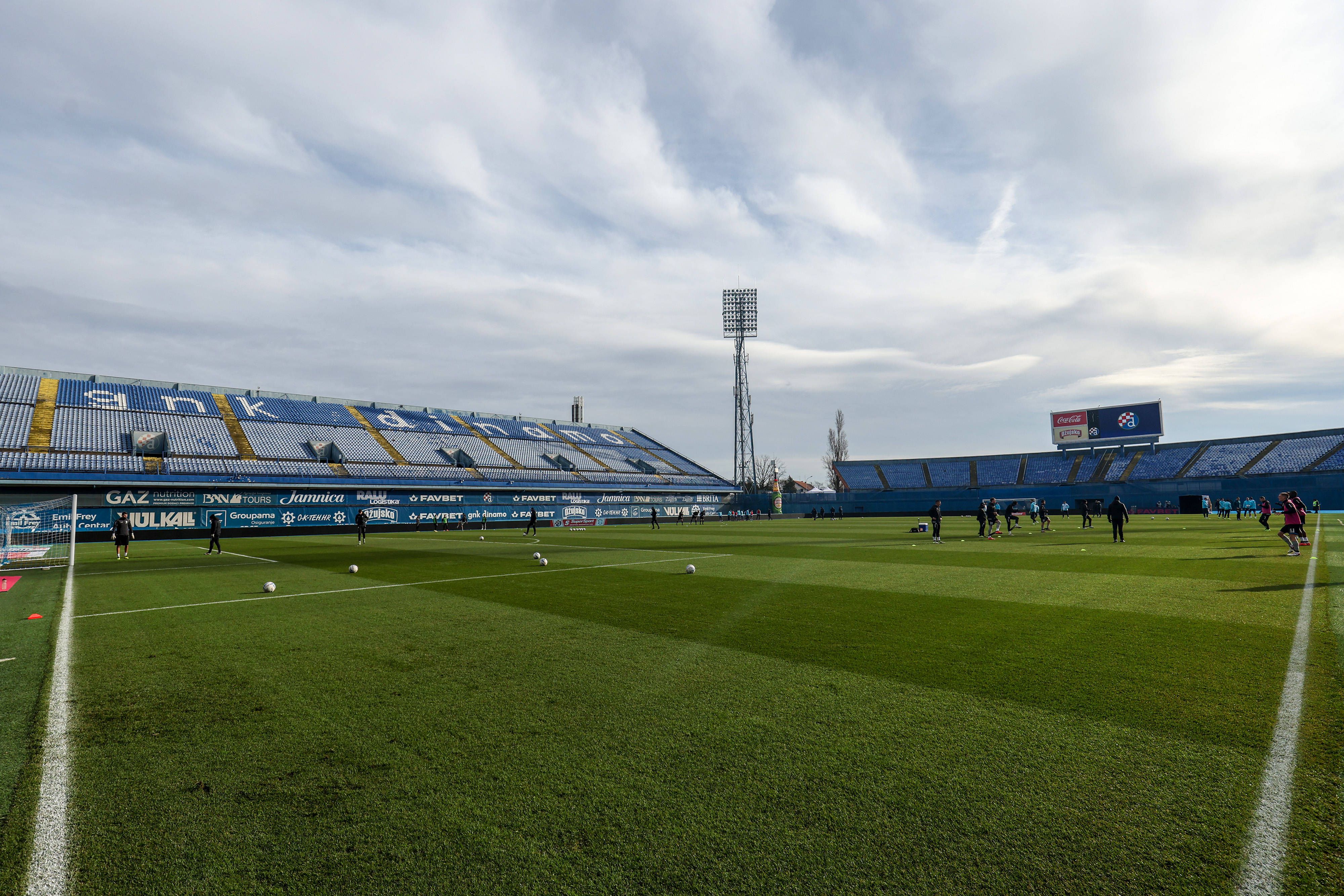 Stadion Maksimir, em Zagreb: 35100 espectadores
