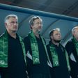 O francês Christophe Galtier, à esquerda, é o treinador da equipa saudita