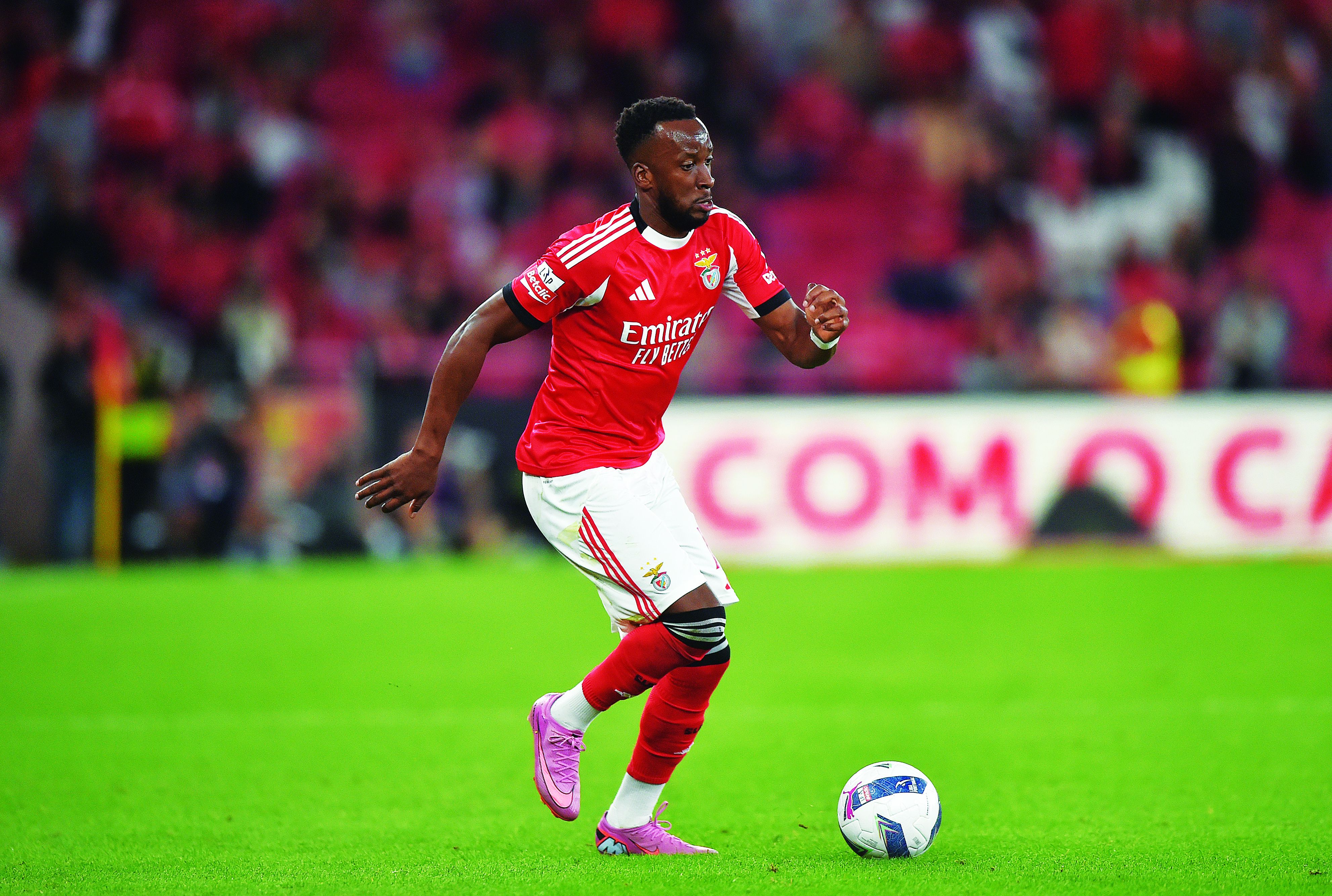 Lukebakio em ação contra o Rio Ave