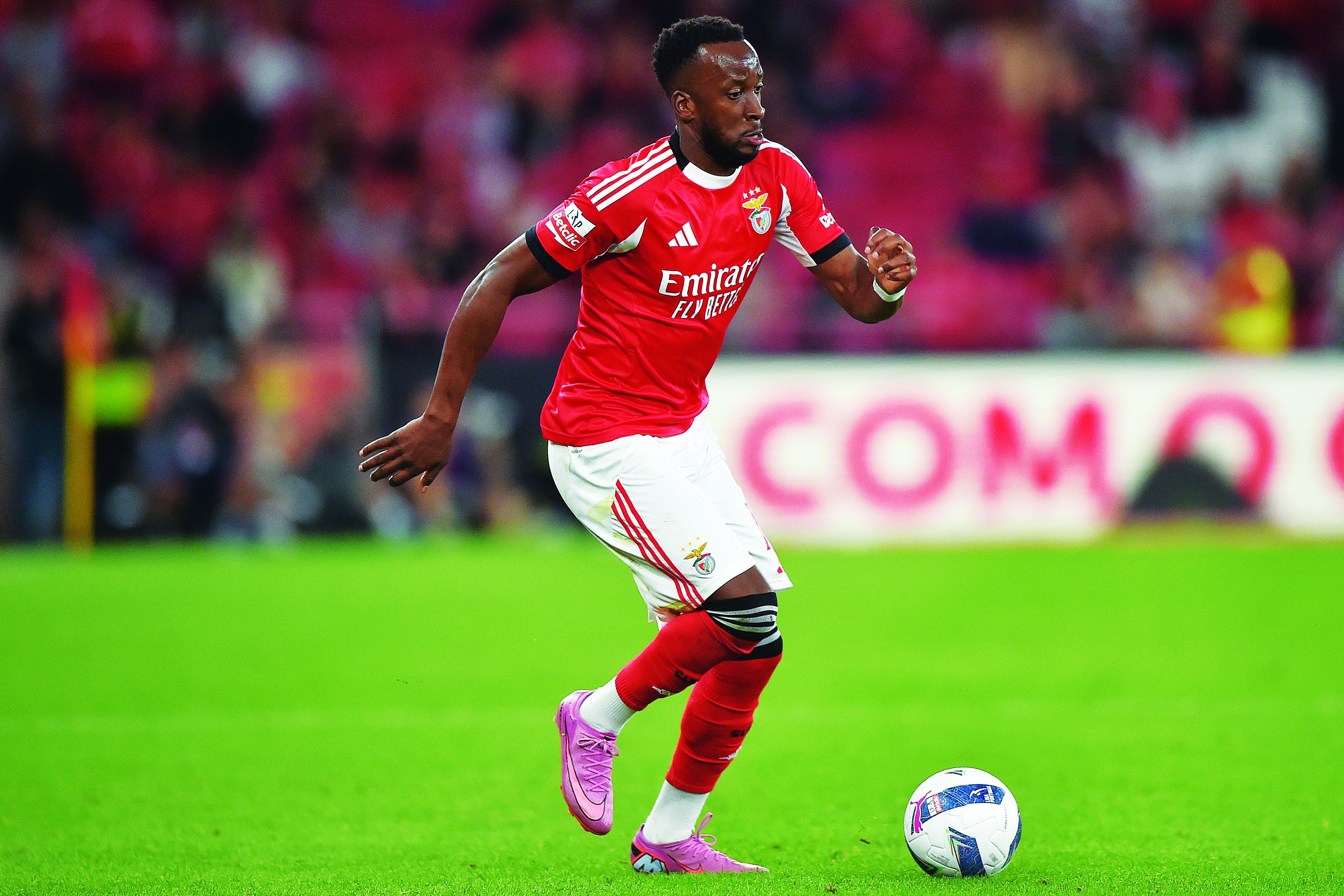 Lukebakio em ação contra o Rio Ave