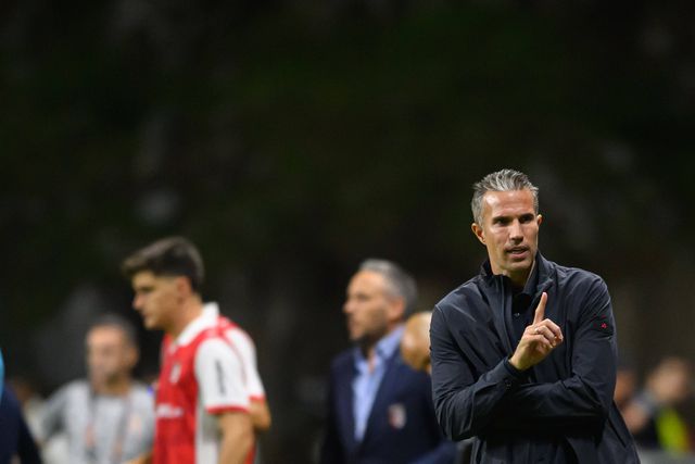 Robin van Persie atira contra o capitão depois da derrota em Braga: «Não tem nada a ver com isso»