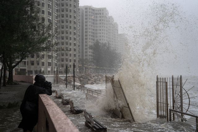 Tufão atinge China após fazer mortos em Taiwan e Filipinas (vídeos)