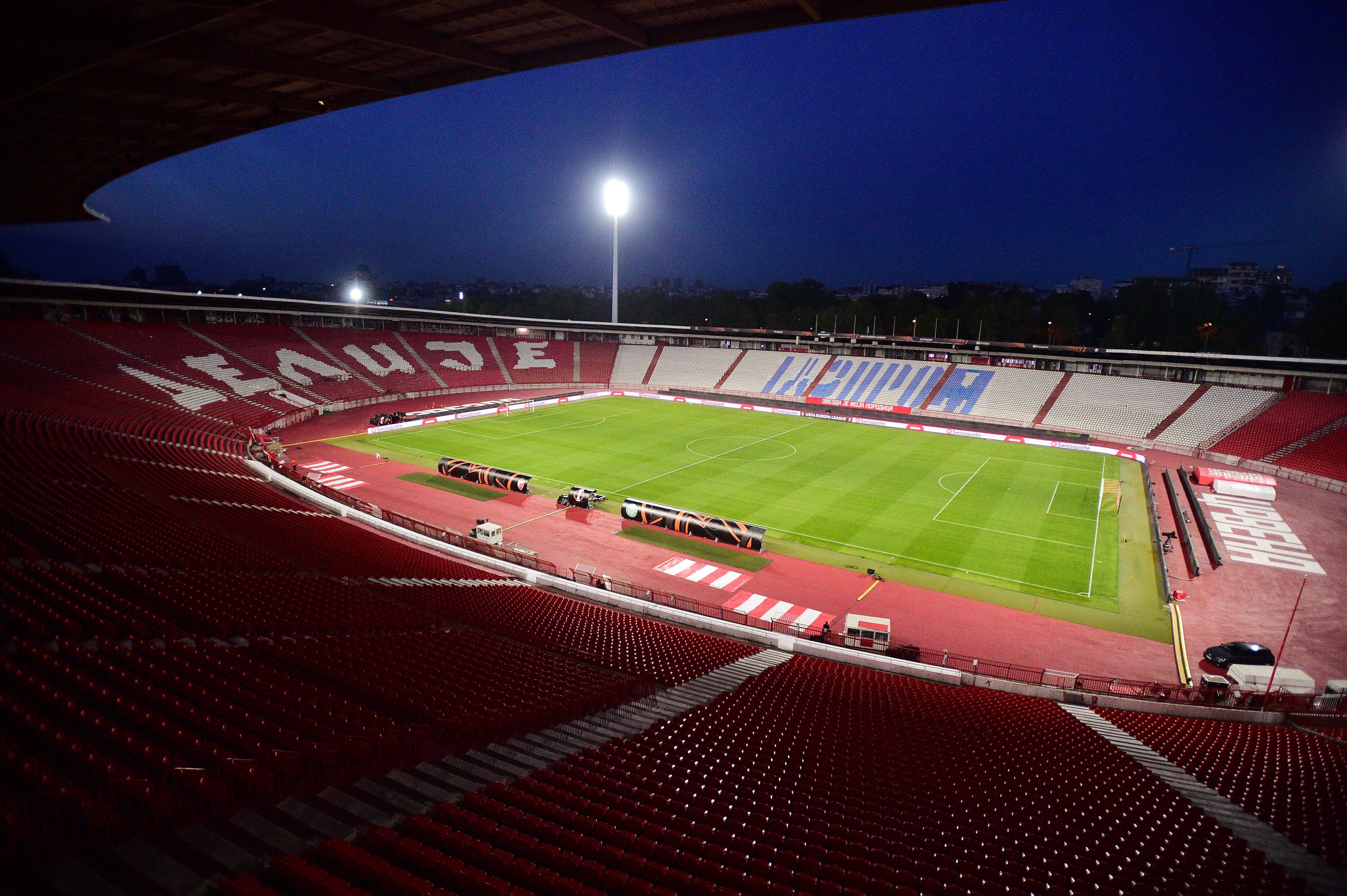Estádio Rajko Mitic, em Belgrado, casa do Estrela Vermelha, 51700 pessoas