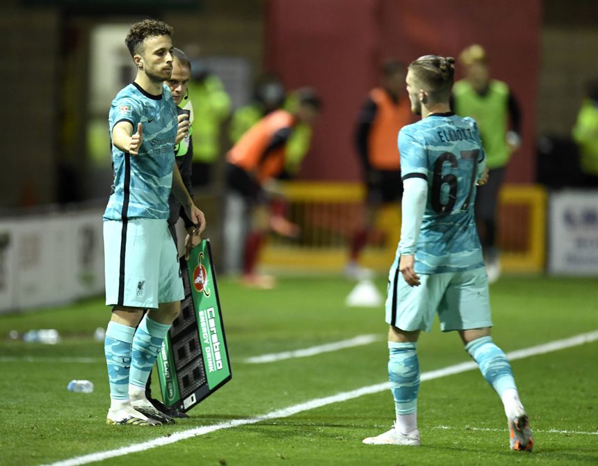 Diogo Jota entrou para o lugar de Harvey Elliott, estreando-se com a camisola do Liverpool
