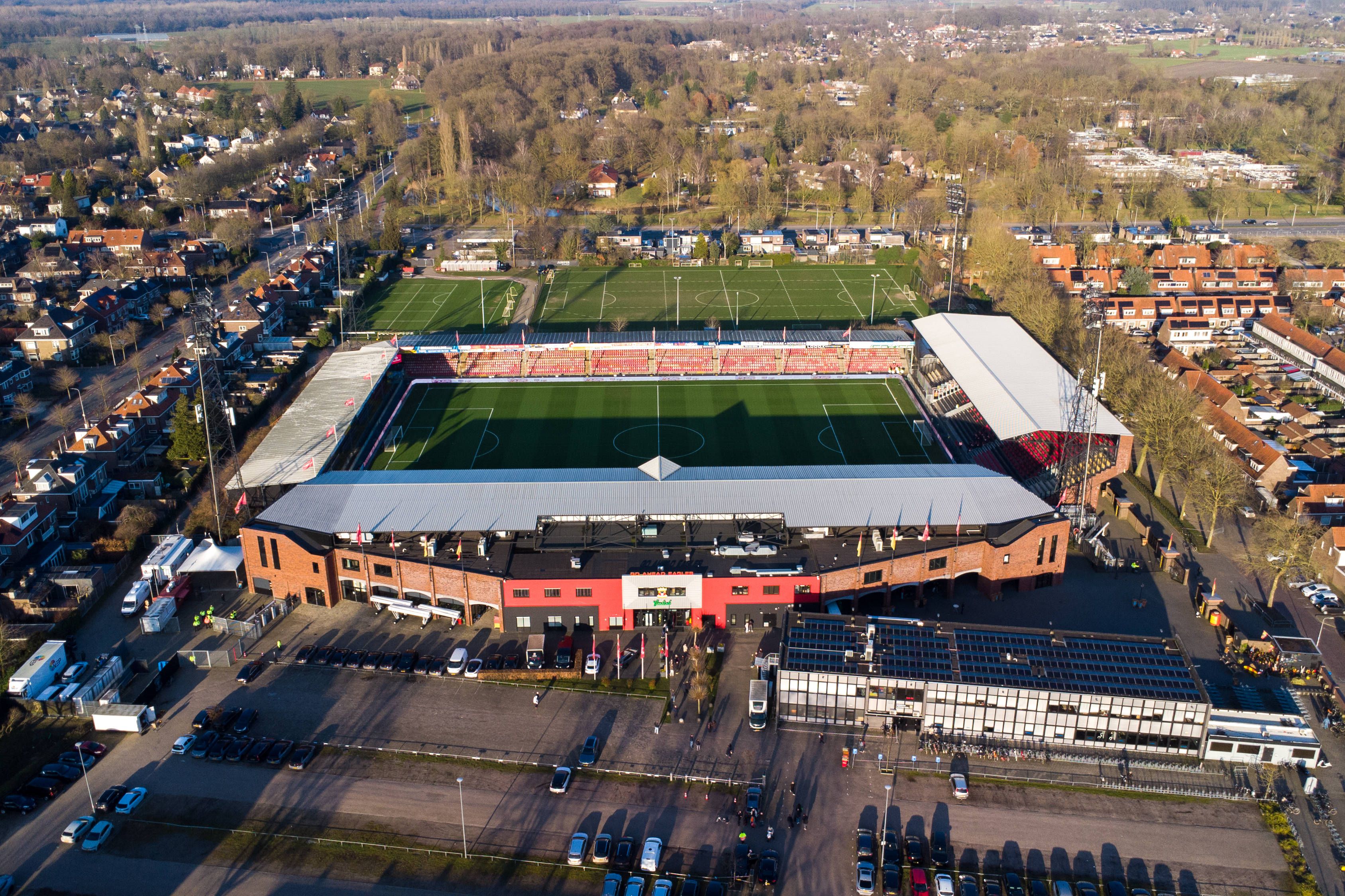 Estádio De Adelaarshorst, em Deventer, casa do Go Ahead Eagles:
