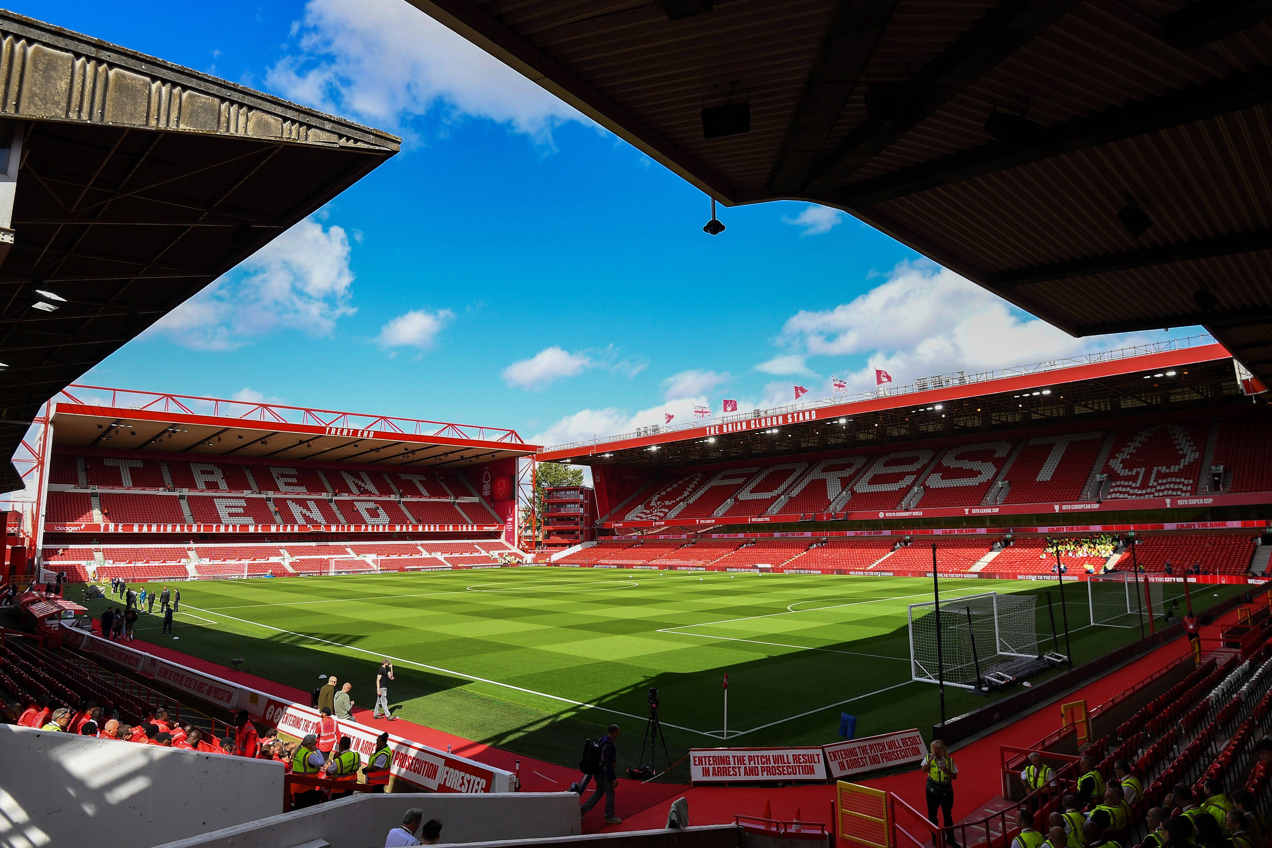 City Ground, em Nottingham, 30400 pessoas