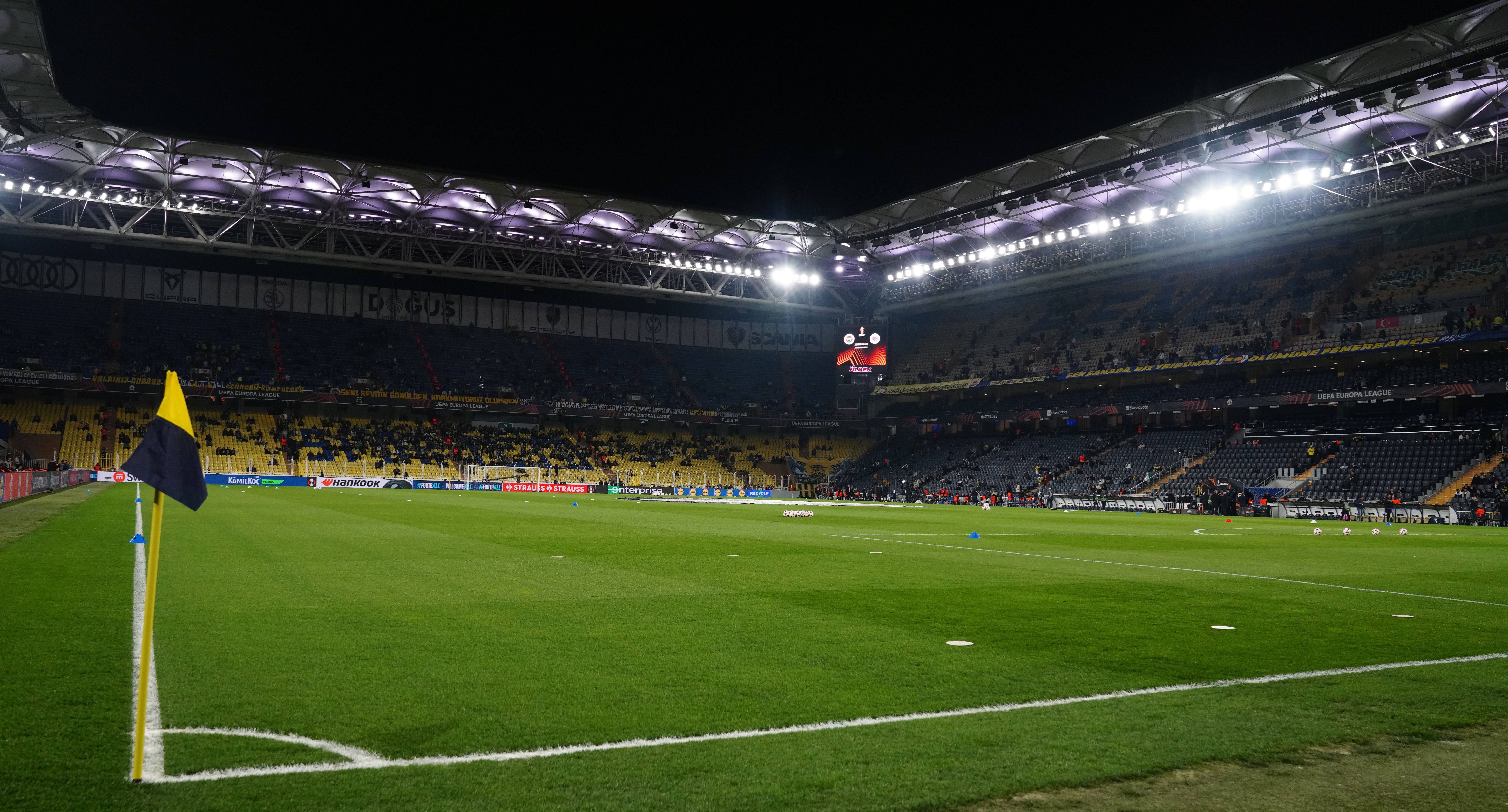Estádio Sukru Saracoglu, em Istambul, casa do Fenerbahçe: 50500 espectadores