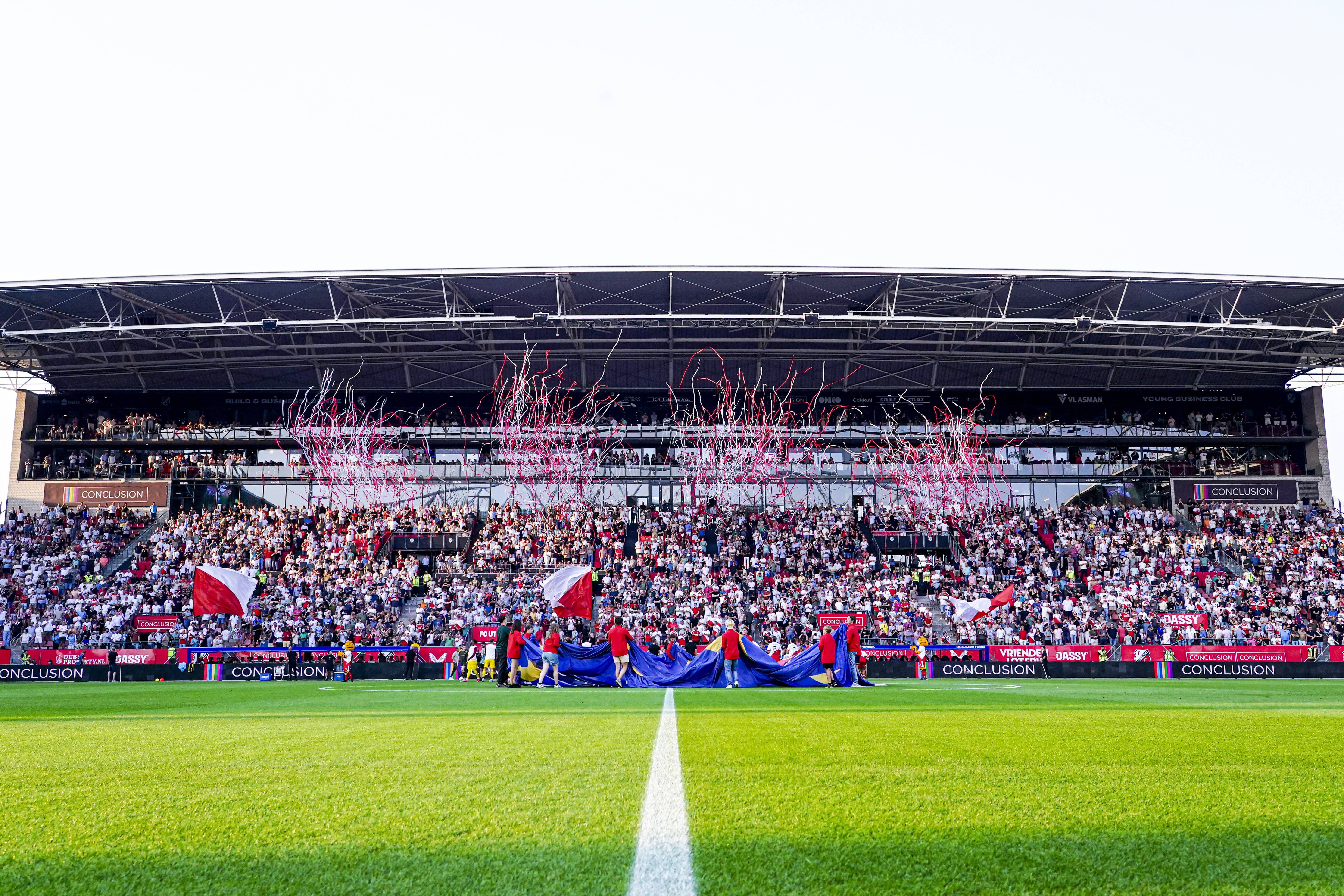 Estádio Galgenwaard, em Utrecht - 23700 pessoas