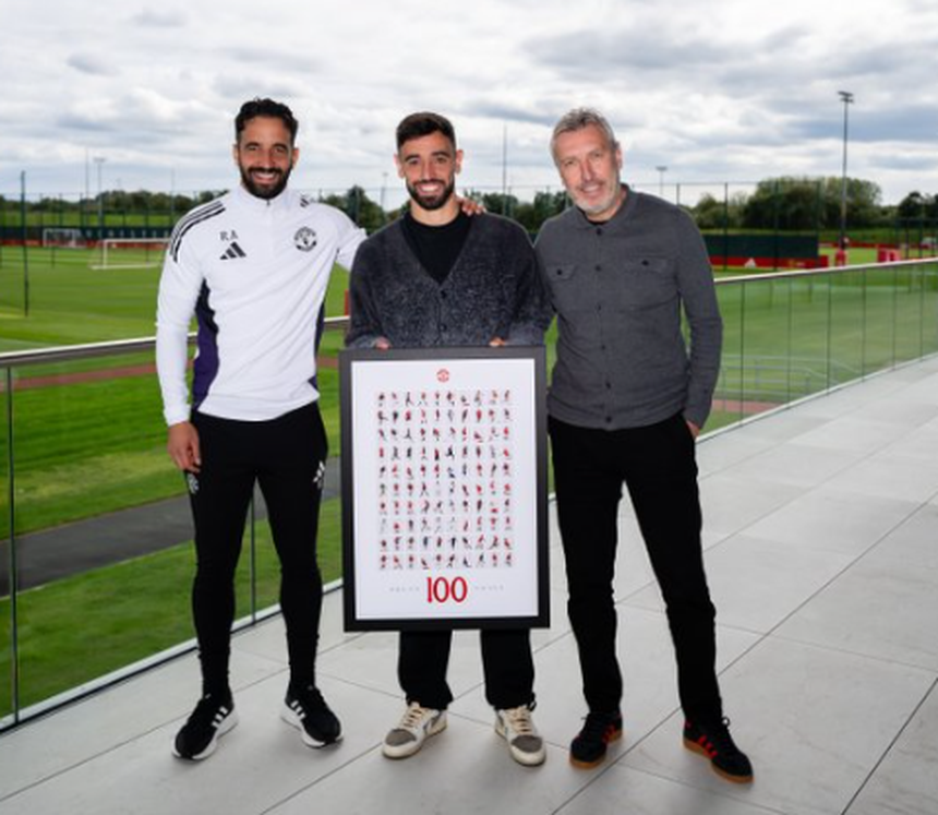 Bruno Fernandes ao lado de Ruben Amorim e Jason Wilcox