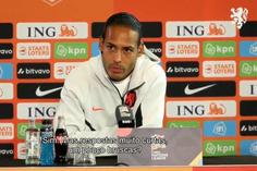Van Dijk 'pegado' com jornalista: veja o momento de tensão