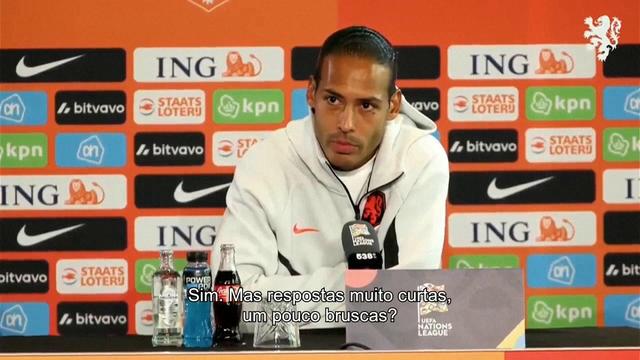 Van Dijk 'pegado' com jornalista: veja o momento de tensão