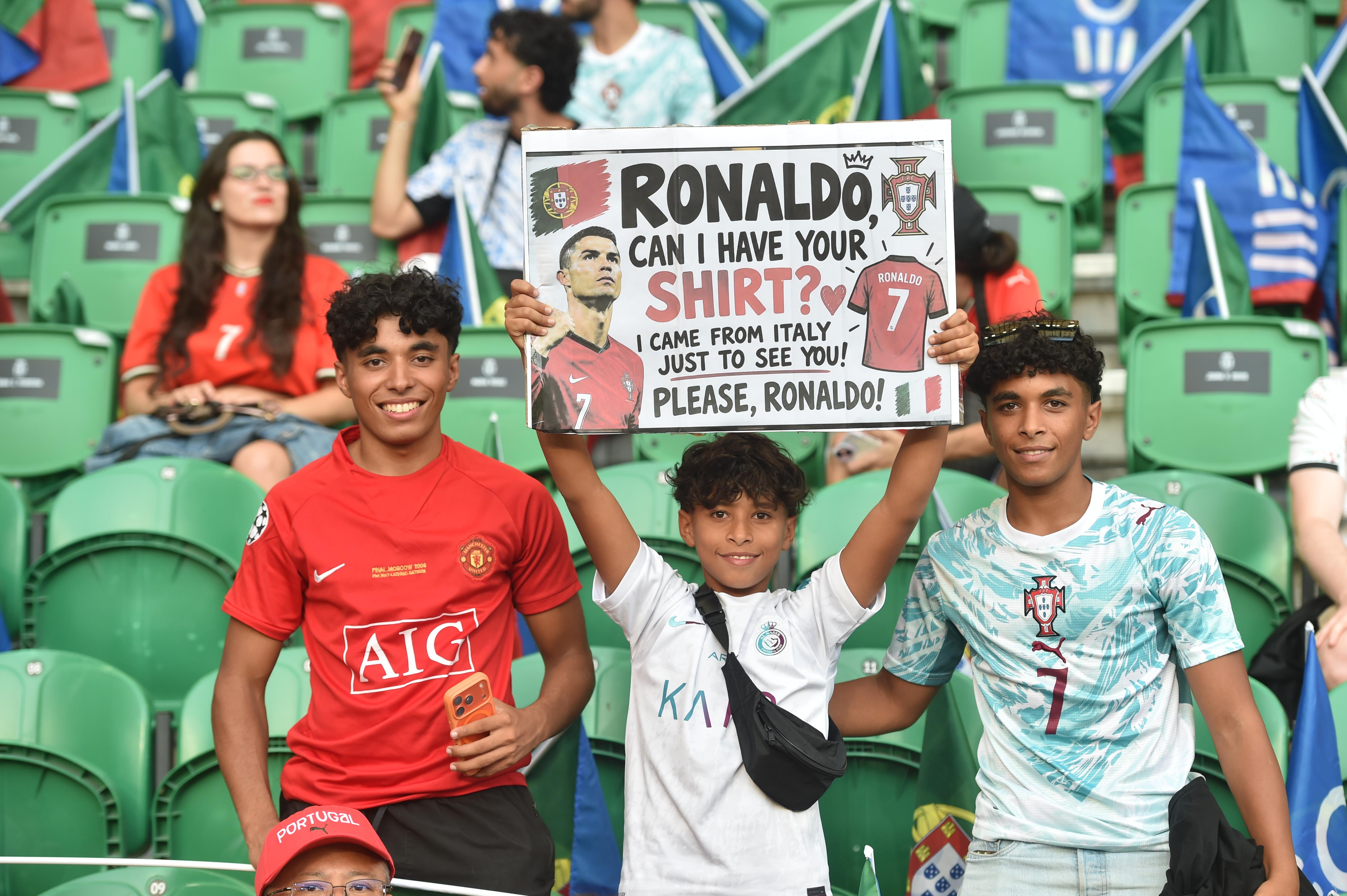 Adeptos de Ronaldo no Portugal-País de Gales - Foto: Miguel Nunes