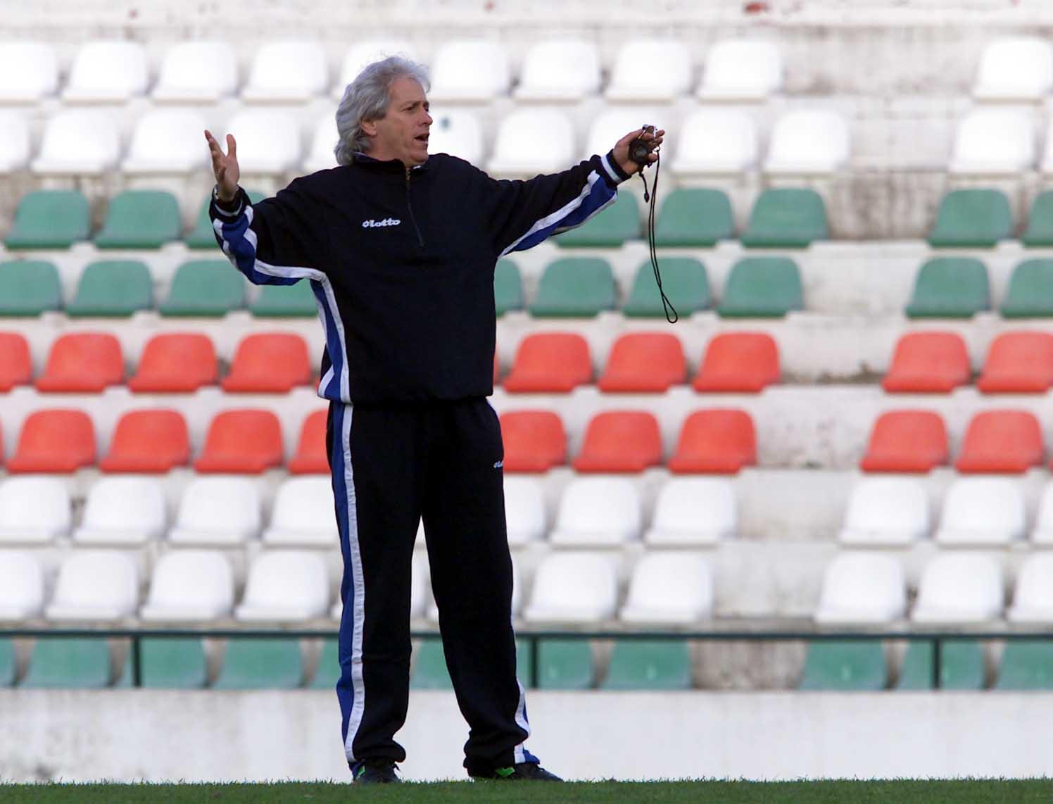 Jorge Jesus triunfou diante da Naval (3-2), na 2.ª Divisão, a 3 de fevereiro de 2002, jogo que marcou o regresso do treinador ao Estrela da Amadora - Foto: A BOLA/Pedro Zenkl