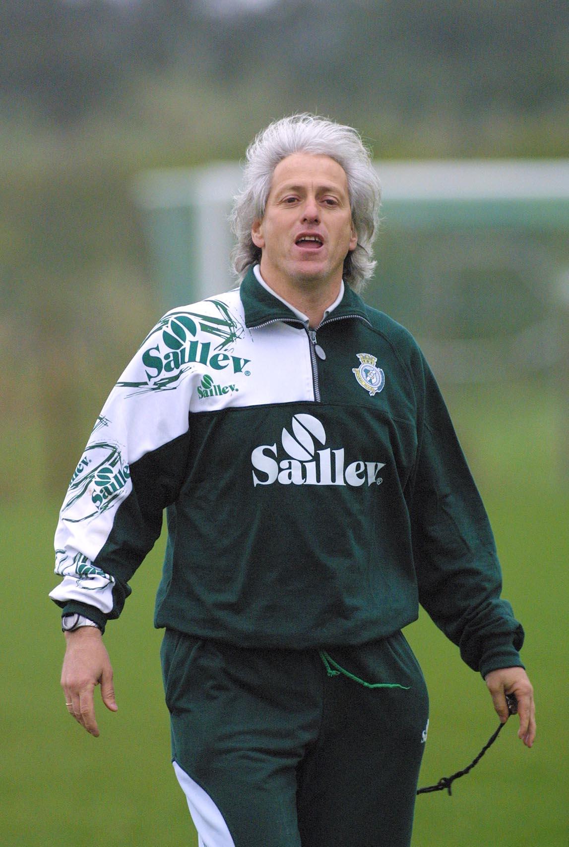 No primeiro encontro à frente do Vitória de Setúbal, Jorge Jesus perdeu com a Académica (1-2), a 15 de outubro de 2000, na 2.ª Divisão - Foto: A BOLA