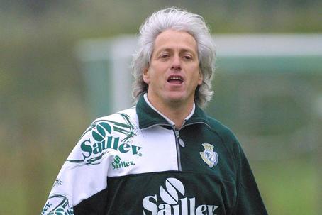 No primeiro encontro à frente do Vitória de Setúbal, Jorge Jesus perdeu com a Académica (1-2), a 15 de outubro de 2000, na 2.ª Divisão - Foto: A BOLA