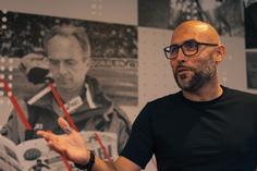 Tony, selecionador do Mali, na redação de A BOLA - foto: Teófilo Afonso