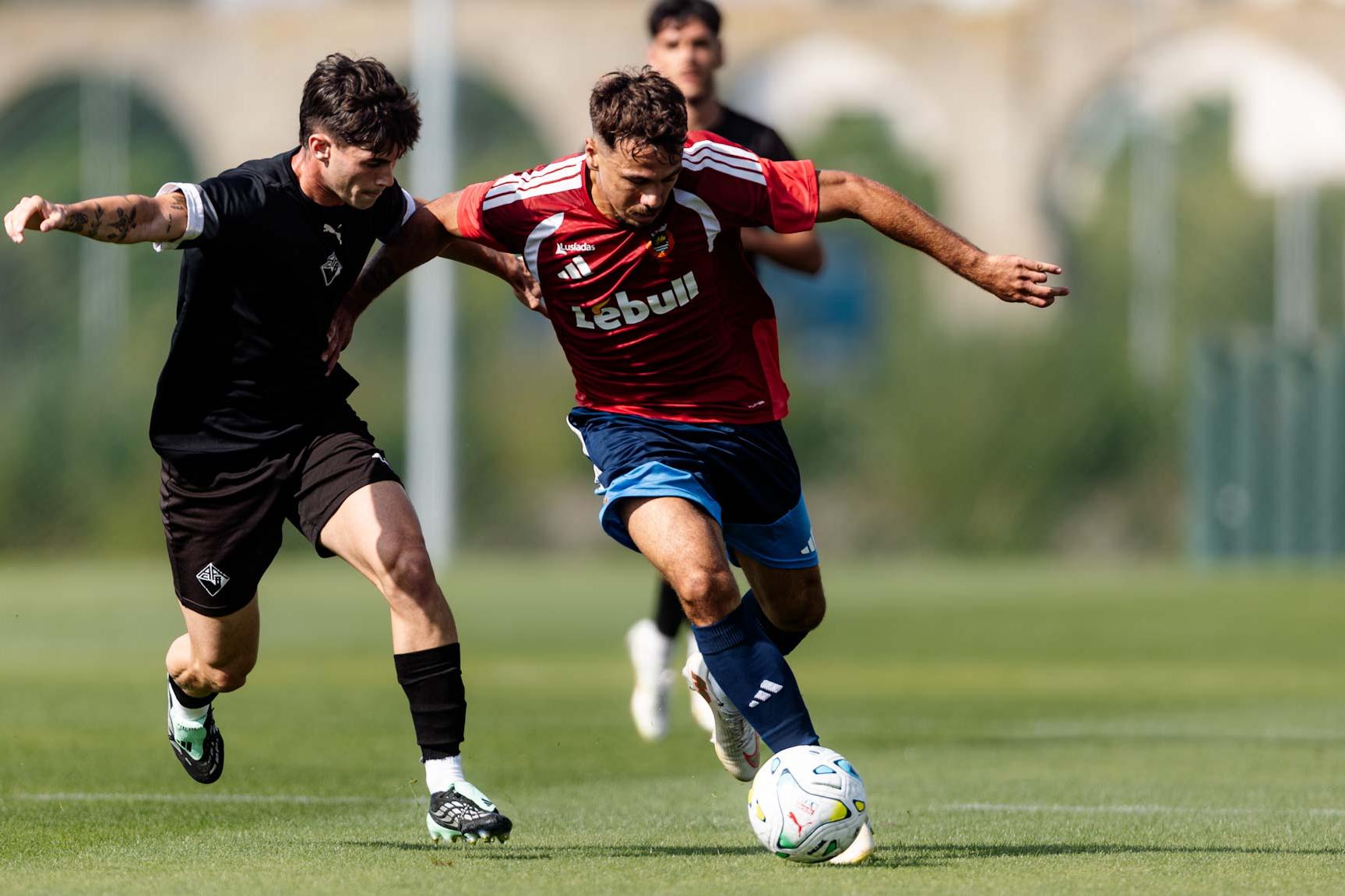 Rio Ave e Académica empataram a uma bola num particular realizado esta quinta-feira, em Vila do Conde — Foto: Rio Ave