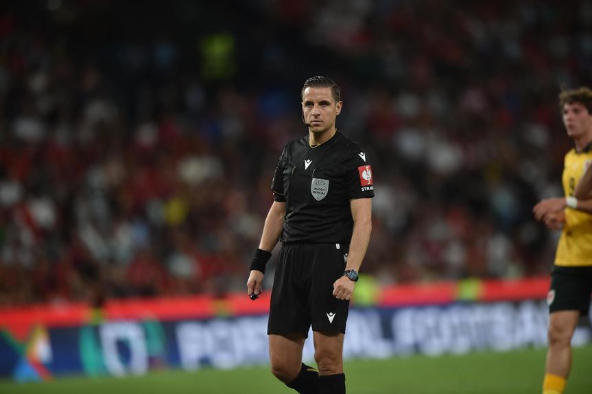 Donatas Rumsas foi o árbitro da partida - Foto: Miguel Nunes