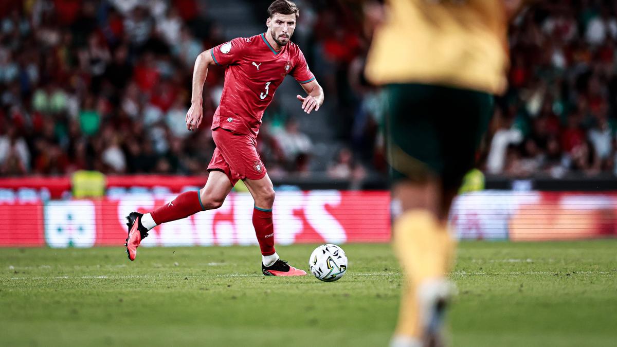 Rúben Dias vê sinais do novo modelo na vitória de Portugal sobre o País de Gales