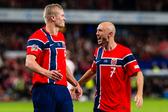 Aursnes celebra com Haaland, novamente o melhor em campo - Foto: Marius Simensen/IMAGO