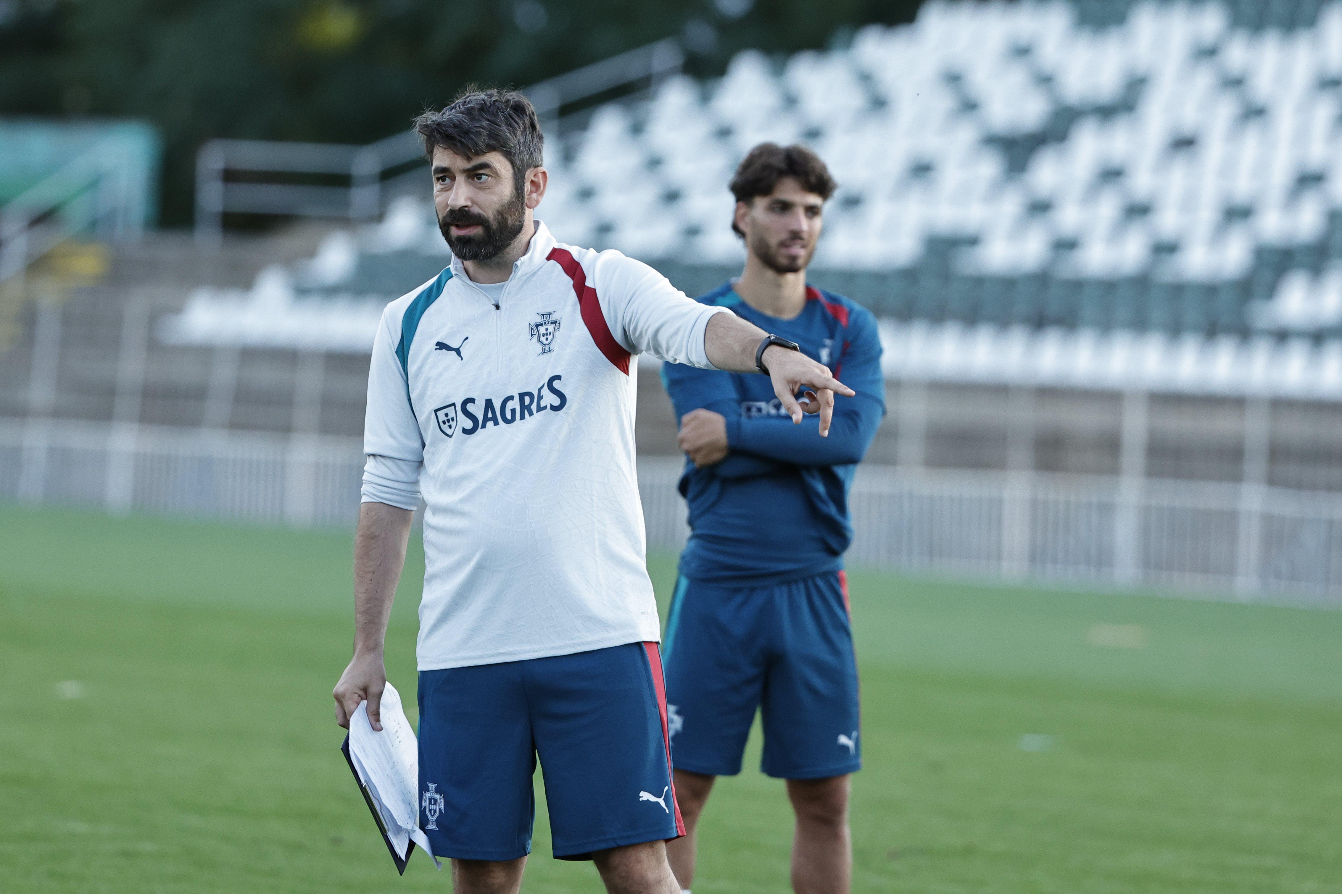 Luís Freire tem um registo absolutamente extraordinário ao leme dos sub-21 de Portugal e aponta a mais vitórias — Foto: FPF