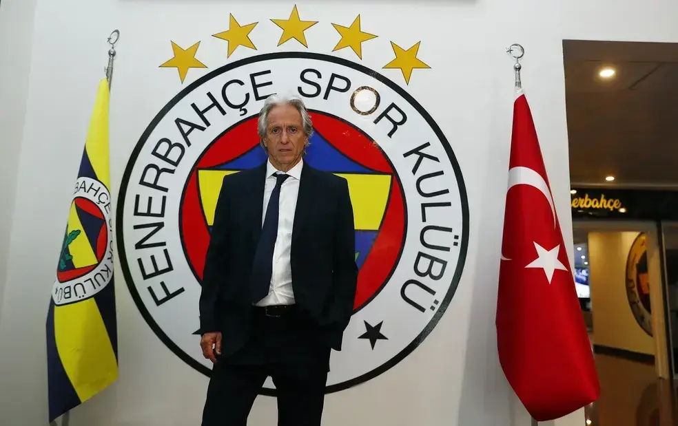 Nulo contra o Dínamo Kiev (0-0), em duelo de qualificação para a Champions, a 20 de julho de 2022, marcou a estreia de Jorge Jesus no Fenerbahçe - Foto: Fenerbahçe