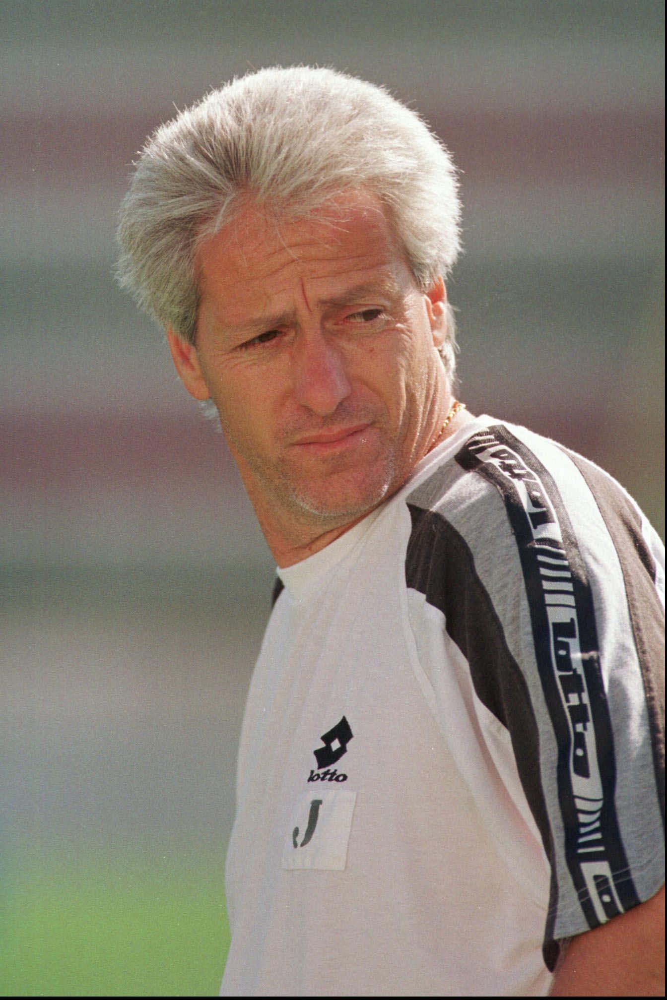 A estreia de Jorge Jesus no Estrela da Amadora foi com um empate (1-1) contra o Ruch Chorzow, para a Taça Intertoto, a  18 de julho de 1998 - Foto: A BOLA