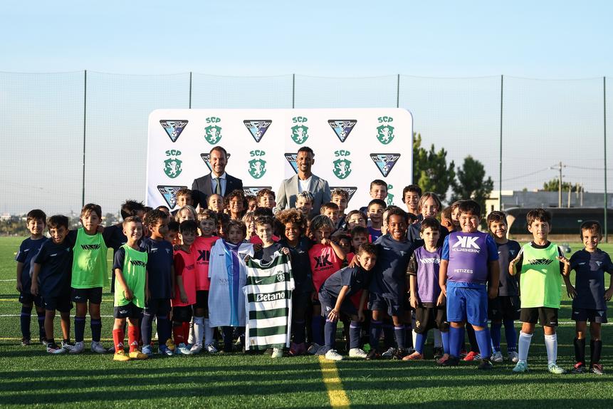 Frederico Varandas com Nani, na cerimónia de assinatura do protocolo com a academia do antigo craque - Foto: SPORTING CP