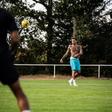 Dele Alli a treinar nas instalações do Barnet, mas ainda não com a equipa - Foto: Dele Alli