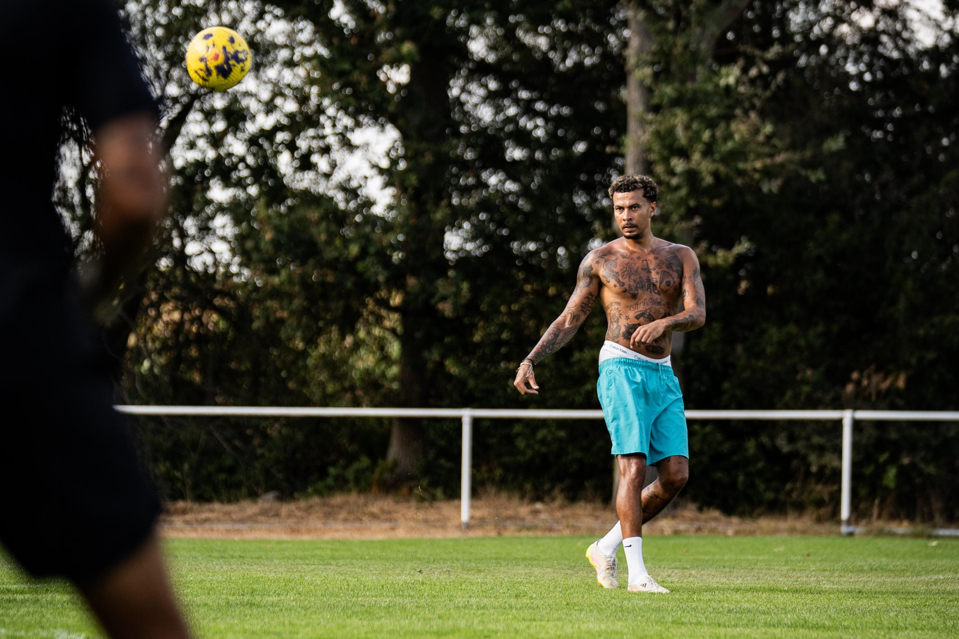 Dele Alli a treinar nas instalações do Barnet, mas ainda não com a equipa - Foto: Dele Alli