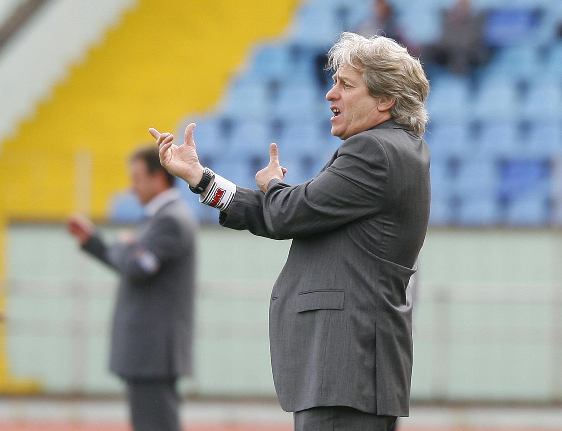 Primeira partida de Jorge Jesus no União da Madeira terminou com uma derrota com o Alverca (1-3), na 2.ª Divisão de Honra, a 15 de fevereiro de 1998 - Foto: A BOLA
