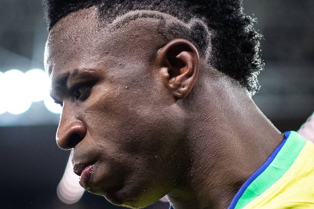 Neymar explode nas bancadas com golos de Vini Jr