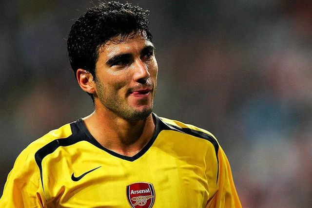 Em dia de Sevilla-Arsenal, Reyes foi homenageado pelas duas ex-equipas