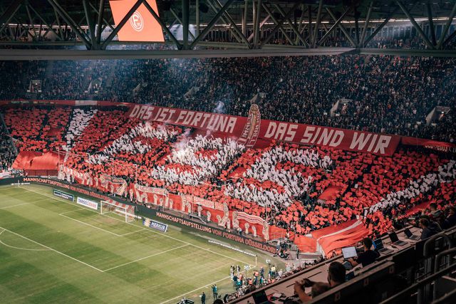 Fortuna Dusseldorf enche estádio com bilhetes grátis
