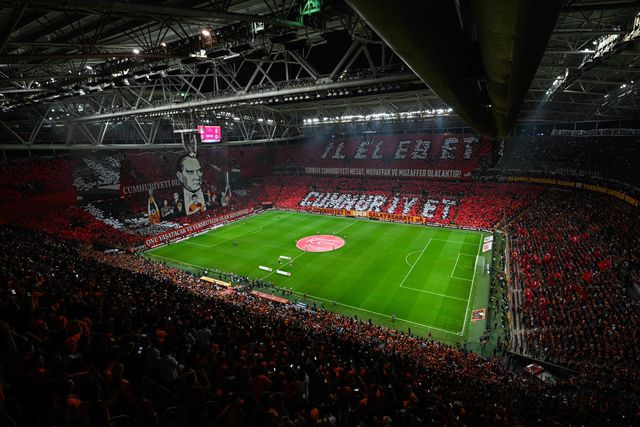 Istambul: luta entre adeptos do Bayern de Munique e do Galatasaray